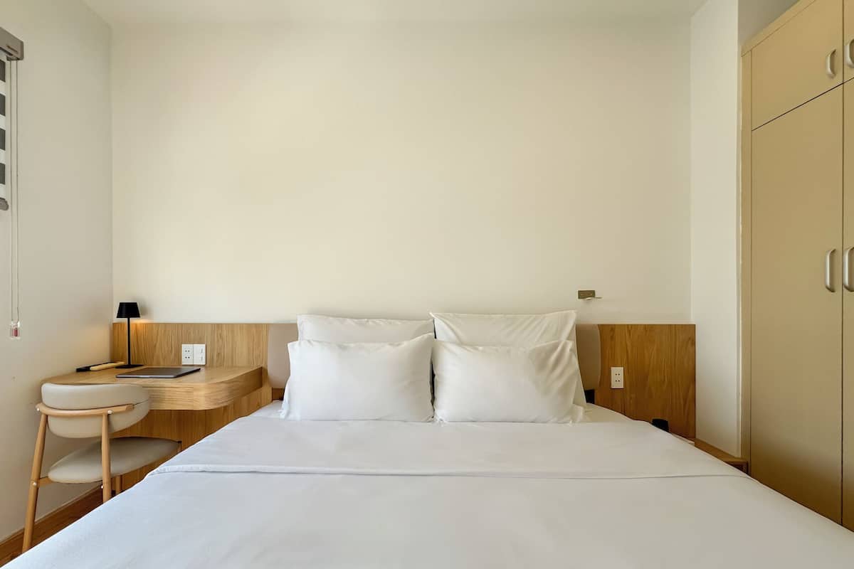 Superior Apartment | In-room safe, desk, laptop workspace, blackout drapes