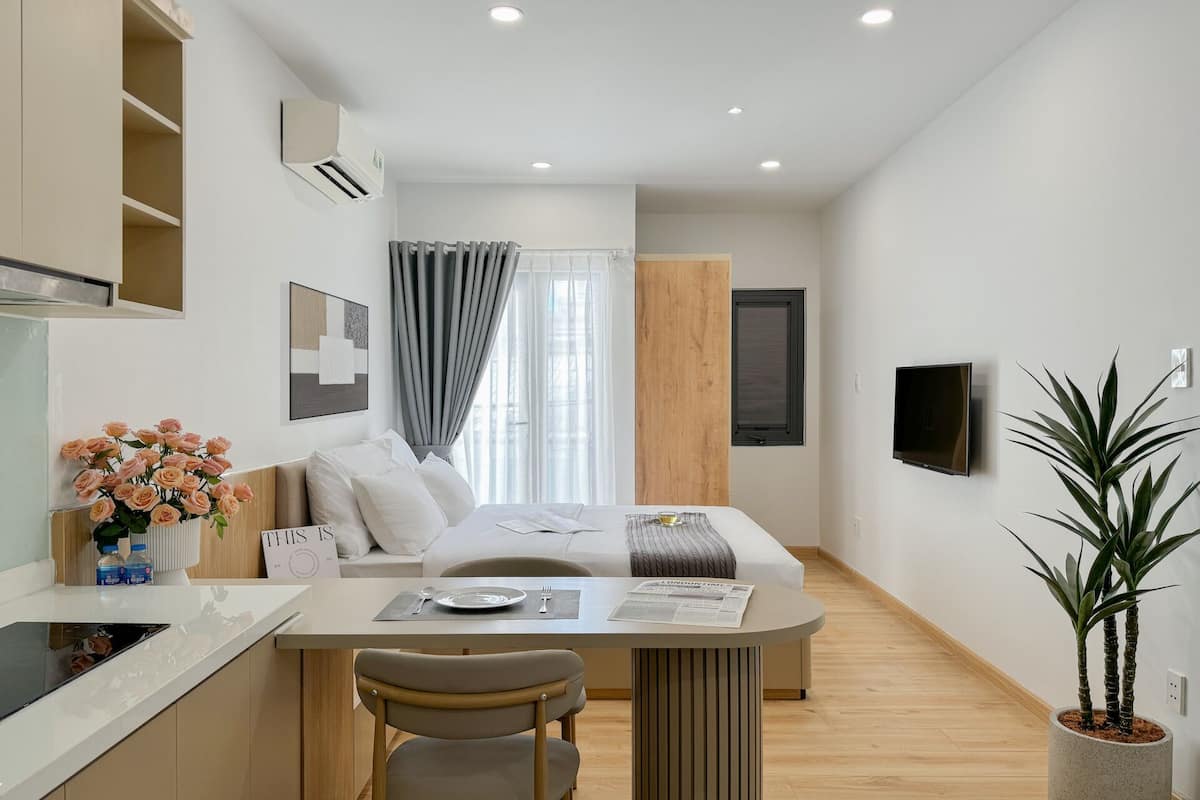 Superior Studio | In-room safe, desk, laptop workspace, blackout curtains