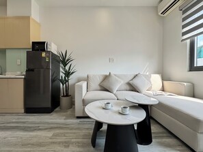 Superior Apartment | In-room safe, desk, laptop workspace, blackout curtains