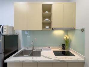 Two-Bedroom Apartment | Private kitchen | Fridge, microwave, stovetop, cookware/dishes/utensils
