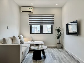 Superior Apartment | In-room safe, desk, laptop workspace, blackout curtains