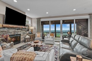 Smart TV, fireplace, table football - Western Ridge Lookout at Blue Ridge Mountain Club - community amenities with seasonal pool (Boone)