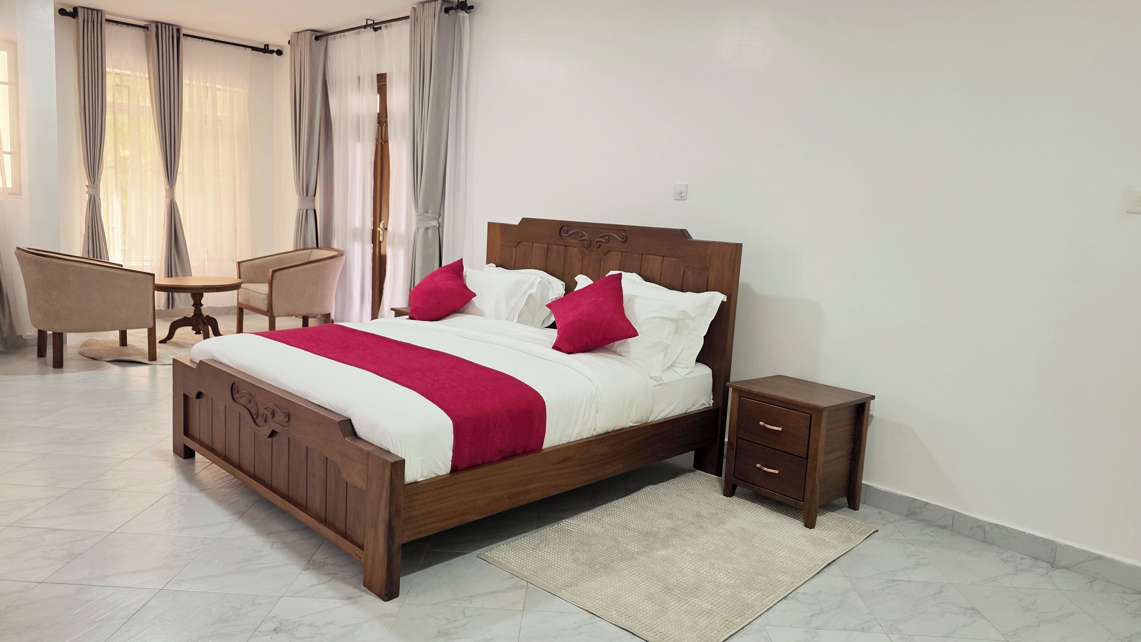 4 bedrooms, internet, bed sheets