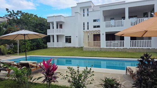 Modern 4-Bedroom Villa with Rooftop & Beach Access – Diani