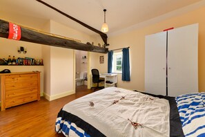 4 Schlafzimmer, Bügeleisen/Bügelbrett, kostenloses WLAN, Bettwäsche