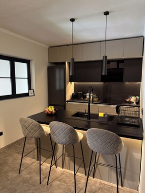 Fridge, stovetop, coffee/tea maker, electric kettle
