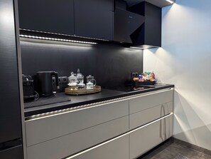 Fridge, stovetop, coffee/tea maker, electric kettle