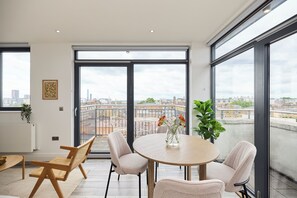 Dining - The Harlesden Outlook (London)