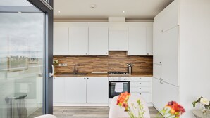 Apartment, Balcony | Private kitchen - The Harlesden Outlook (London)