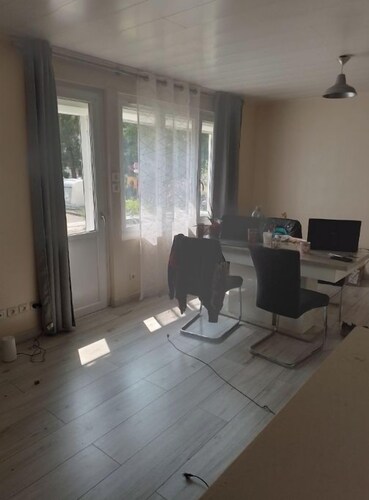 Modern first floor apartment - 2 bedrooms, sleeps 4