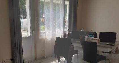 Modern first floor apartment - 2 bedrooms, sleeps 4