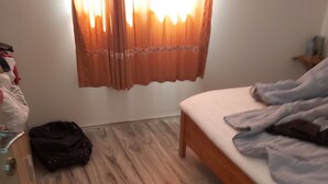 2 多间卧室、熨斗/熨衣板、WiFi、床单
