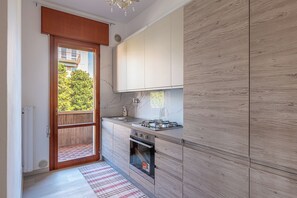 Mikroaaltouuni, uuni, liesi, astianpesukone