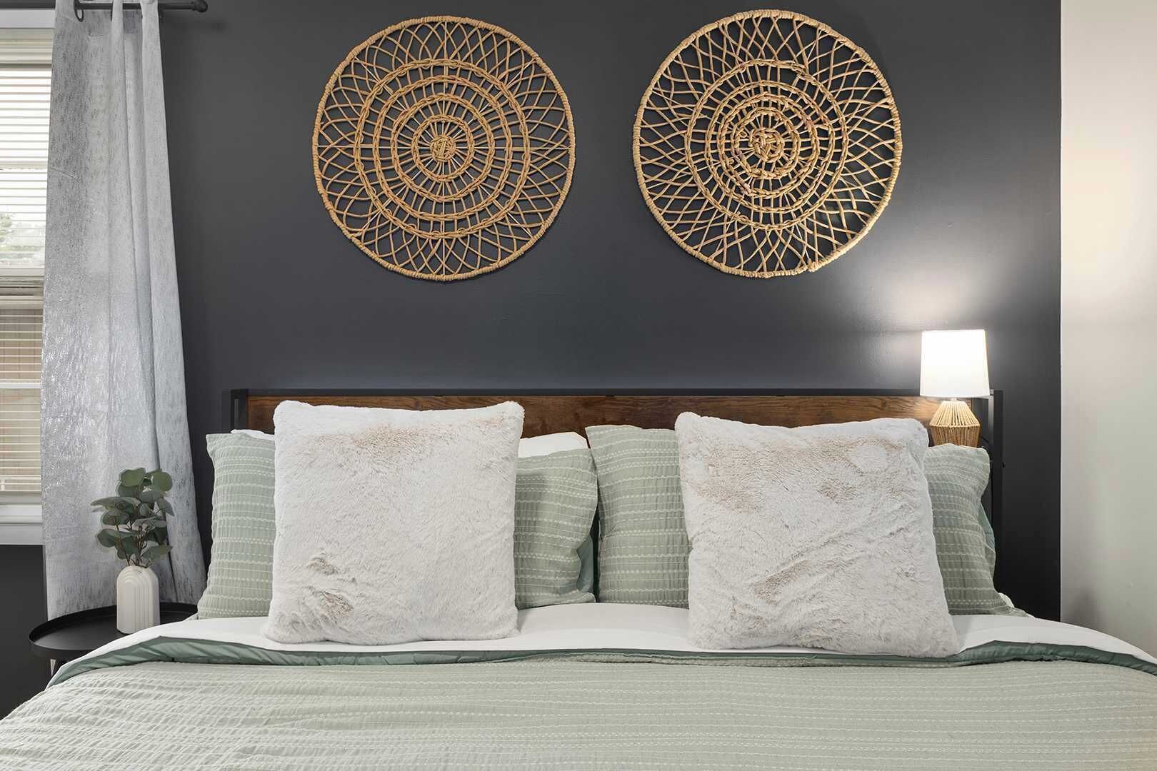 4 chambres, bureau, fer et planche à repasser, lit parapluie