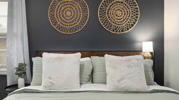 4 bedrooms, desk, iron/ironing board, travel crib