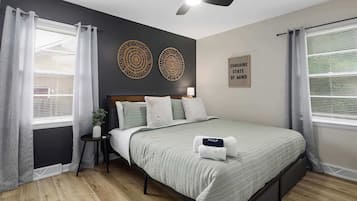 4 bedrooms, desk, iron/ironing board, travel crib