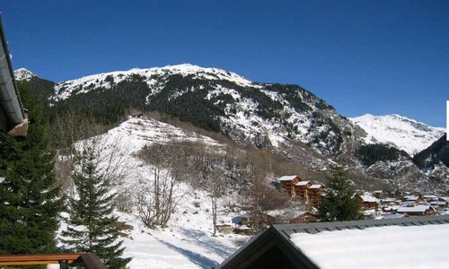Appartement 6-8 personnes au pied des remontées, dans village typique