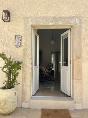 Triple Room, Garden View | Blackout curtains, soundproofing, iron/ironing board, free WiFi