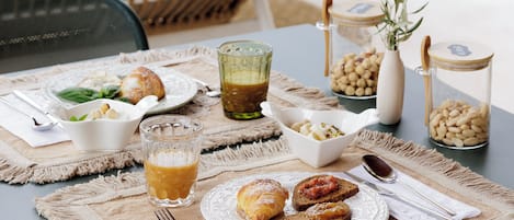 Bao gồm bữa sáng buffet hàng ngày