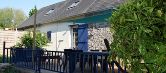 Quiet farmhouse with large garden, 10 minutes from the sea and Granville