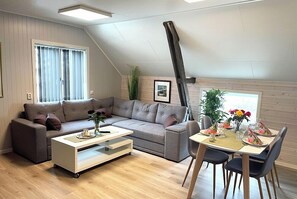 Leilighet, 2 soverom, kjøkken, resort-utsikt | Oppholdsområde