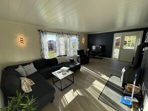 Talo, 3 makuuhuonetta, keittiö, vuoristonäköala | Oleskelualue