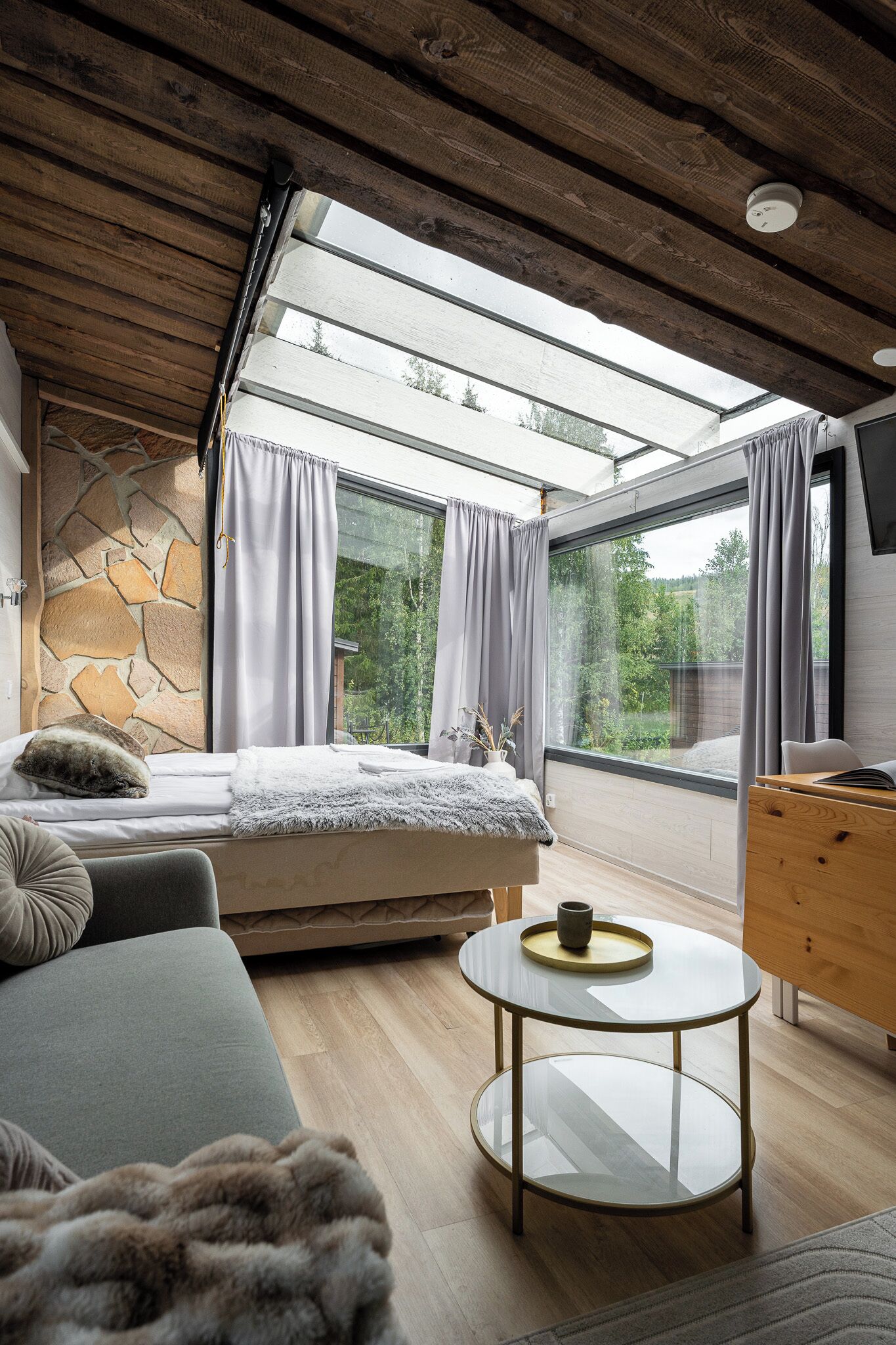 Standard Studio, Lake View, Beachfront | Living area