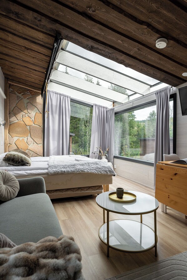 Standard Studio, Lake View, Beachfront | Living area