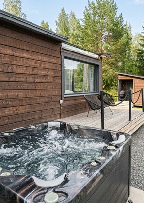 Outdoor spa tub - Himosranta Suite A (Jamsa)
