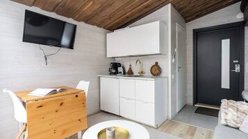 Standard Studio, Lake View, Beachfront | Dining room