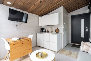 Studio Standard, vue lac, en front de plage | Salle à manger