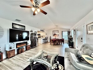 スマートテレビ、��暖炉、DVD プレーヤー、プリンター