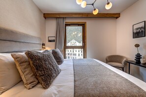 2 室のベッドルーム、アイロン / アイロン台、WiFi (無料)、ベッドシーツ
