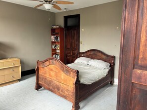 2 habitaciones, tabla de planchar con plancha, wifi y ropa de cama