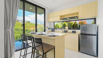 Villa, 4 Bedrooms, Mountain View | Dining room