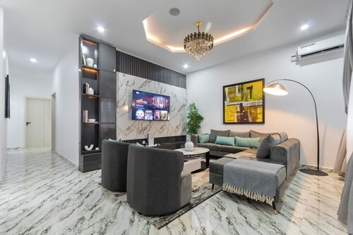 Free Airport Pick-Up | Lekki |Gym | Pool | Free Wi-Fi | 24/7 Power|Mini Mart|PS5