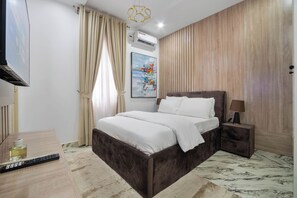 3 chambres, fer et planche à repasser, lit de bébé portatif