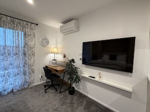 Interior - Cozy Studio with Backyard in Wilmer Street (Christchurch)
