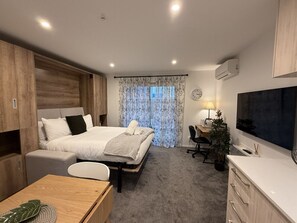 1 habitación, tabla de planchar con plancha y wifi