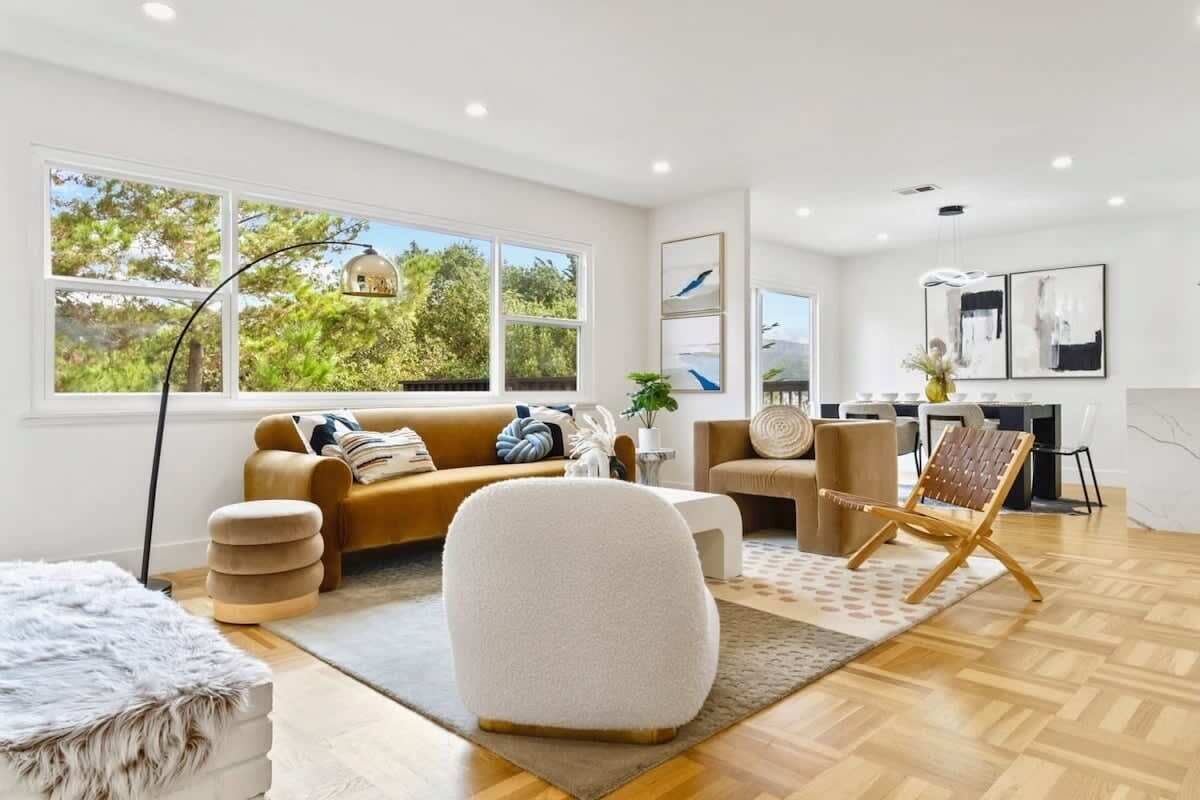 House (4 Bedrooms) | Living area | 43-inch flat-screen TV with cable channels, foosball