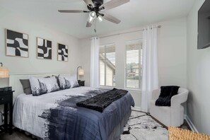 2 bedrooms, iron/ironing board, WiFi, bed sheets - Grand Lakes Condo – Renovated 2BR/1.5BA Condo | Near UA (Northport)