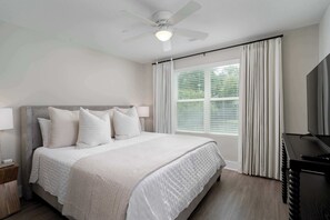3 bedrooms, desk, iron/ironing board, WiFi