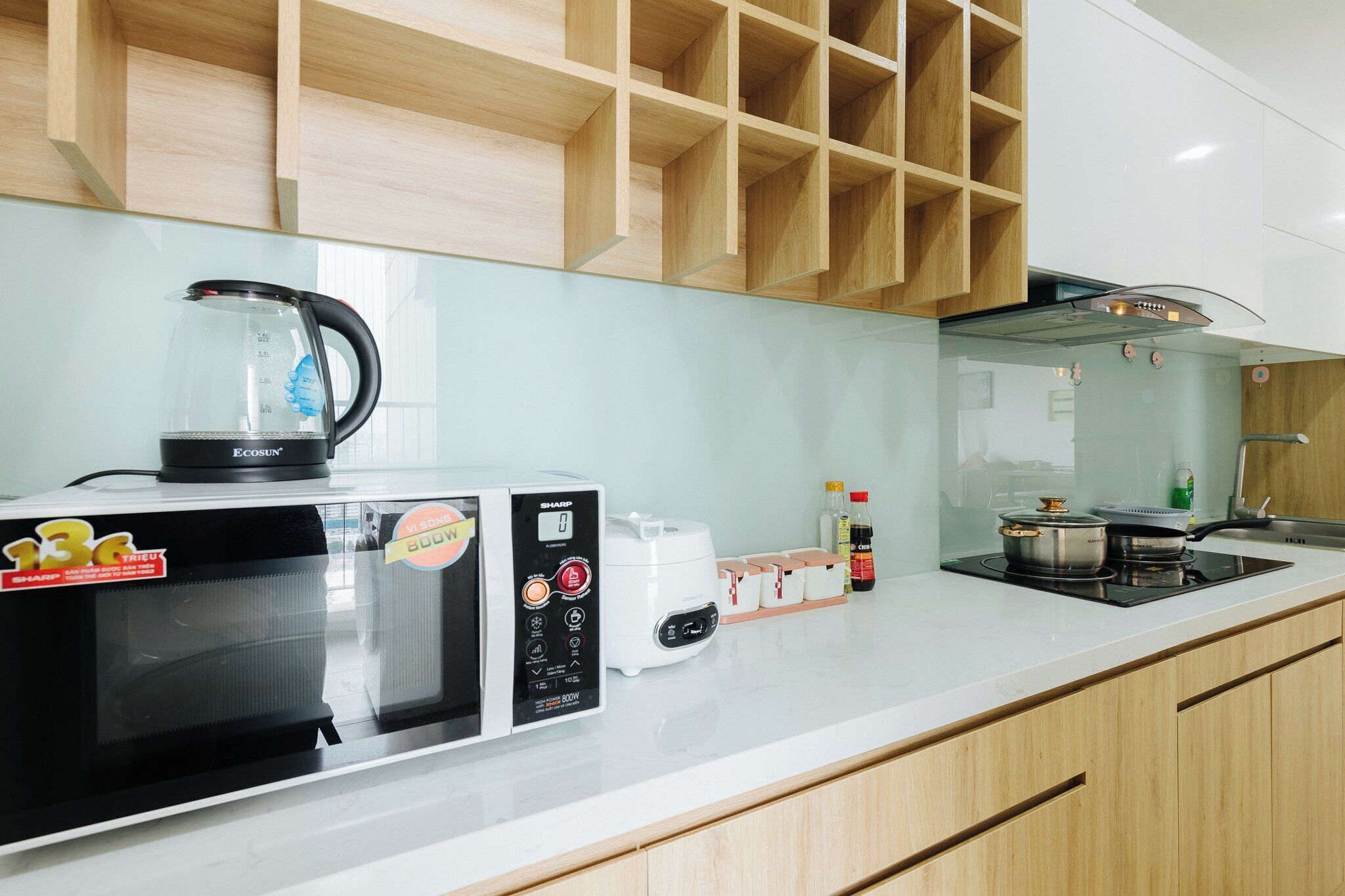 Deluxe Room, City View | Private kitchen | Full-size fridge, microwave, stovetop, cookware/dishes/utensils