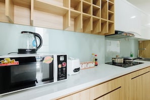 Deluxe-rum - utsikt mot staden | Eget kök | Stort kylskåp, mikrovågsugn, spishäll och grytor/köksredskap