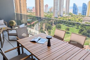 Outdoor dining - EAGLE TOWER dream apartment (Benidorm)