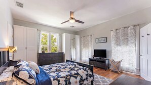 3 bedrooms, iron/ironing board, WiFi, bed sheets - Cozy 3BR Retreat - Near Bars, Zoo & Lake Trails (Sanford)