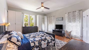 3 bedrooms, iron/ironing board, WiFi, bed sheets