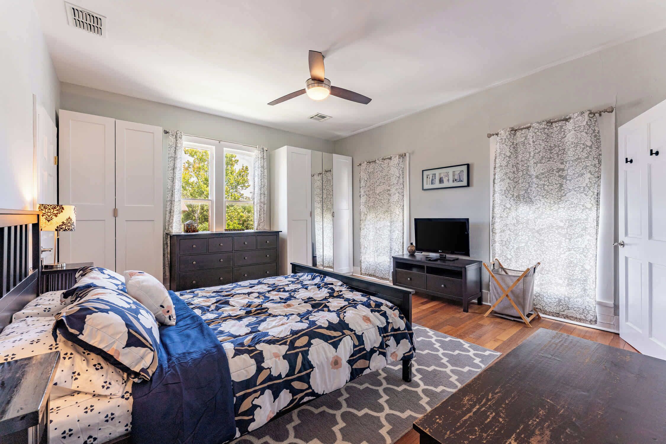 3 多间卧室、办公桌、熨斗/熨衣板、WiFi