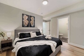 4 عدّة غرف نوم ومكواة/لوح كي وواي فاي وملاءات أسرّة