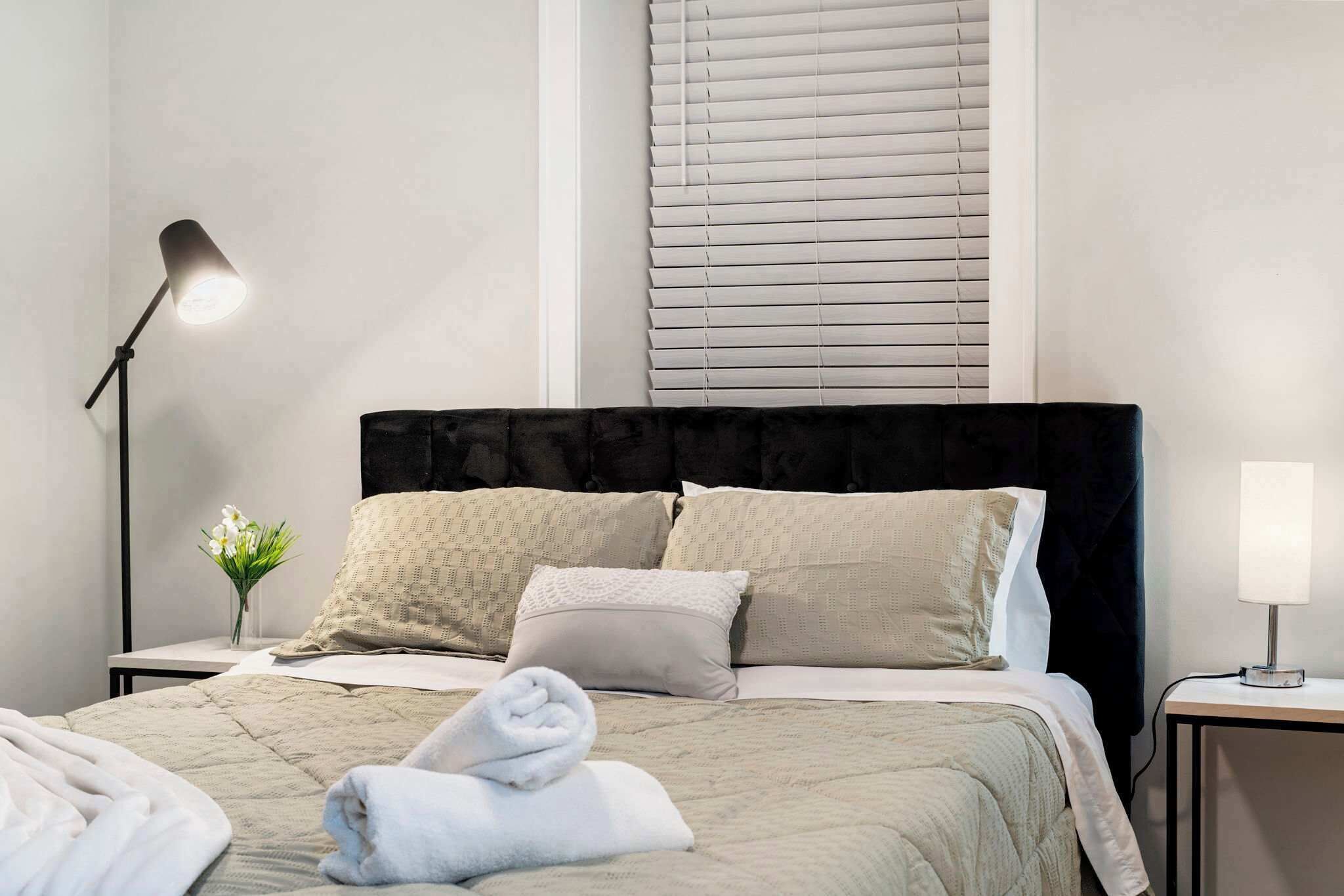 4 多间卧室、熨斗/熨衣板、WiFi、床单